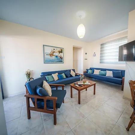The Blue Mile W Jacuzzi Appartement Paralímni